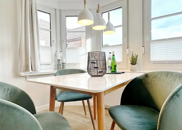 Luv &amp Lee, Whg 6 Westerland