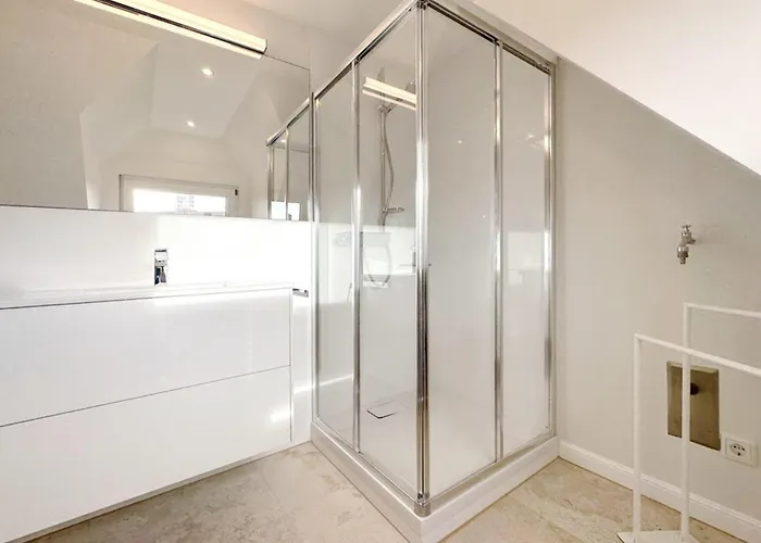 Luv &amp Lee, Whg 6 Westerland